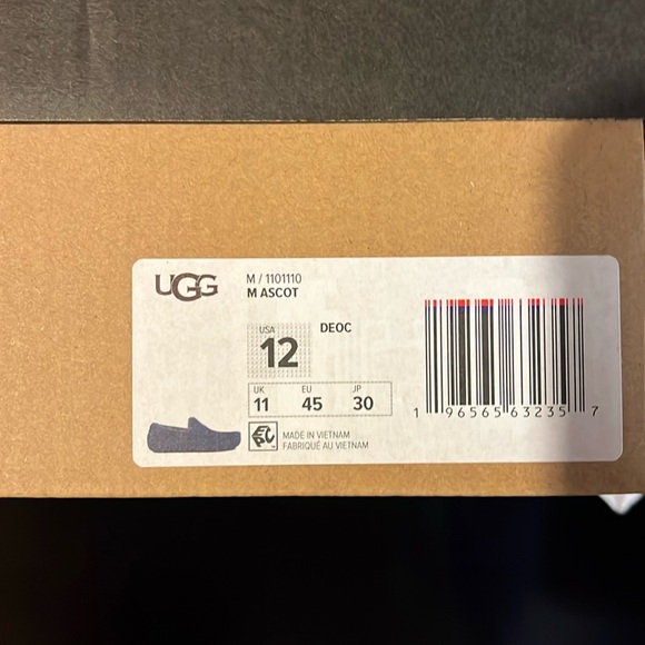 Men’s UGG slippers - Picture 1 of 3